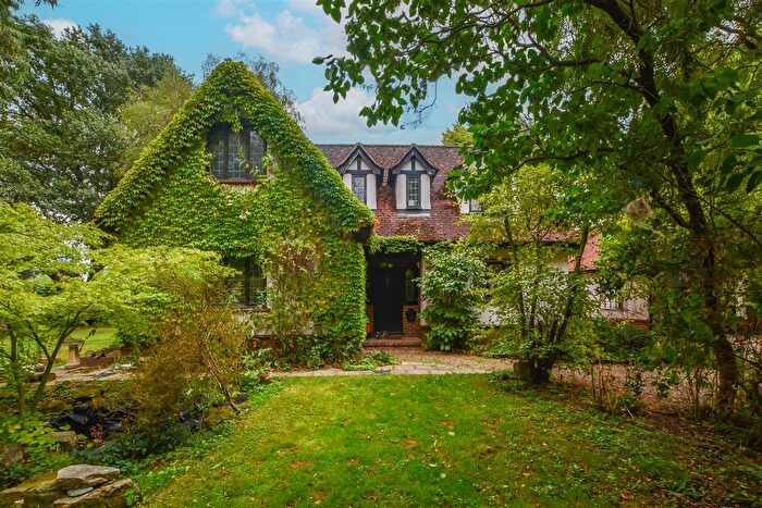 3 Bedroom Detached House For Sale In Long Ridings Avenue, Hutton, Brentwood, CM13