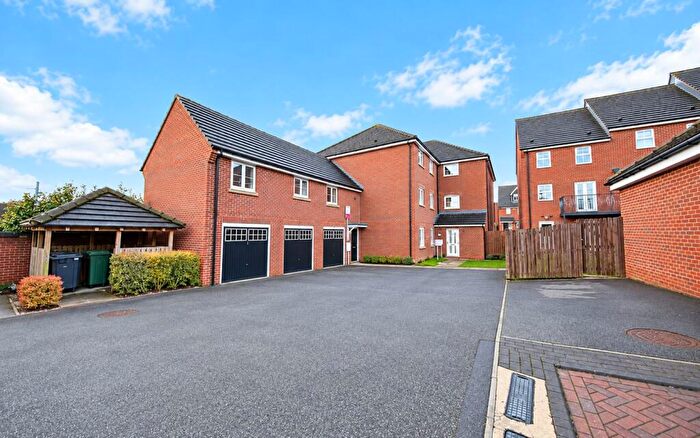 Apartment To Rent In Fenton Place, Leeds, LS10