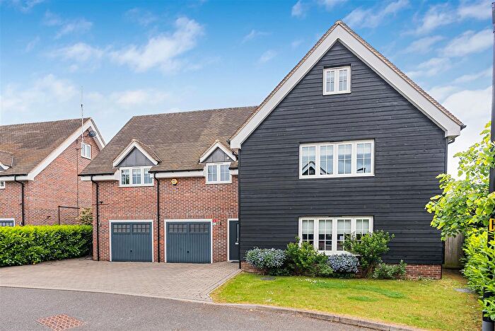 5 Bedroom Detached House For Sale In Canter Close, Aldenham, WD25