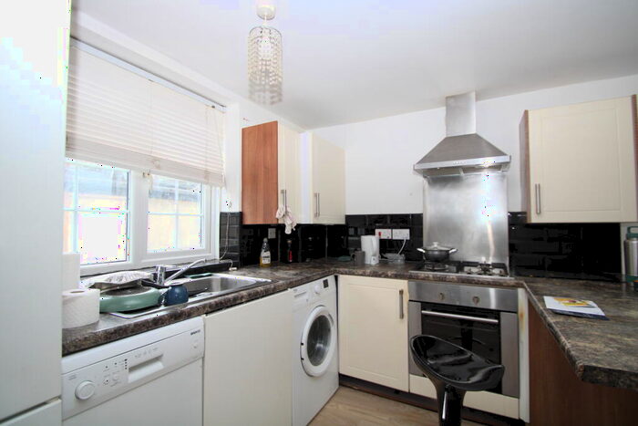 2 Bedroom House To Rent In Cobblestone Place, Croydon, CR0