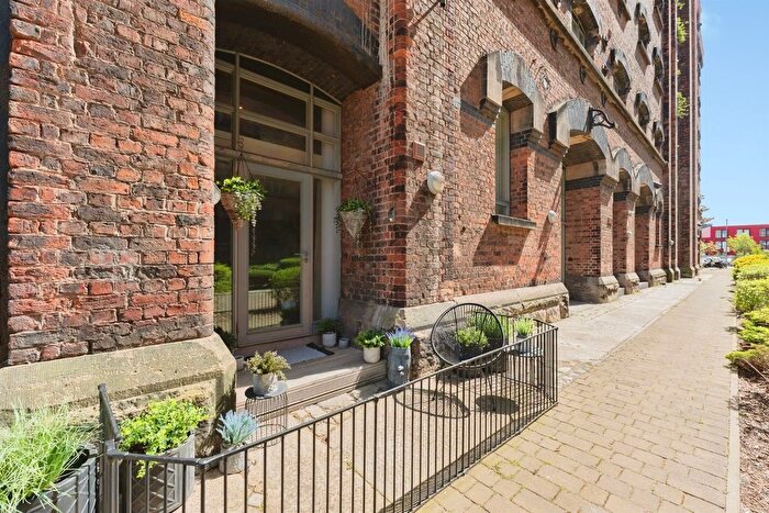3 Bedroom Flat For Sale In Dock Road, Birkenhead, CH41