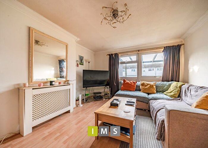 2 Bedroom End Of Terrace House For Sale In Sycamore Road, OX25