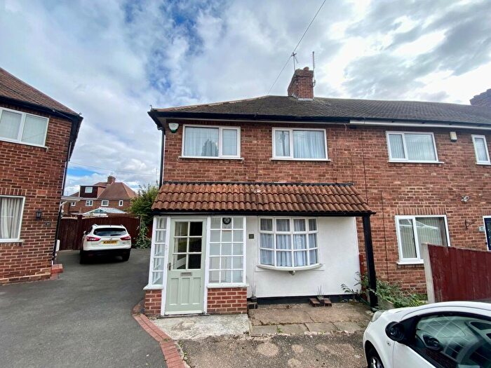 3 Bedroom Town House To Rent In Crofton Close, Nottingham, NG8