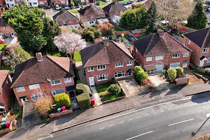 3 Bedroom Semi Detached House For Sale In Kentwood Hill, Tilehurst, Reading, RG31