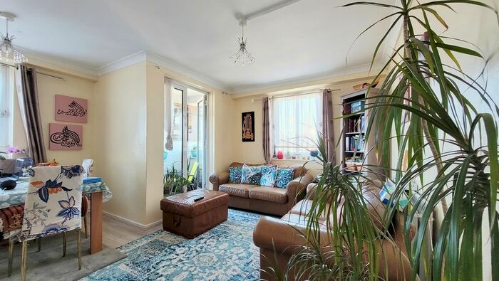 2 Bedroom Flat To Rent In Mace Street, Bethnal Green, London, E2