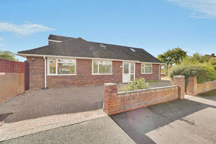 4 Bedroom Detached House For Sale In The Ridgeway, Bedford, MK41