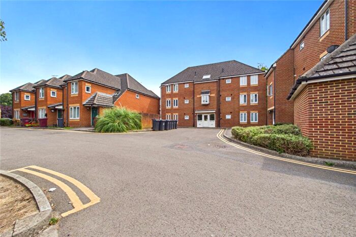 2 Bedroom Apartment For Sale In Shilling Close, Tilehurst, Reading, Berkshire, RG30