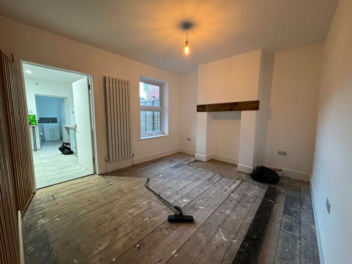 3 Bedroom Terraced House To Rent In Manor Farm Road, SO18