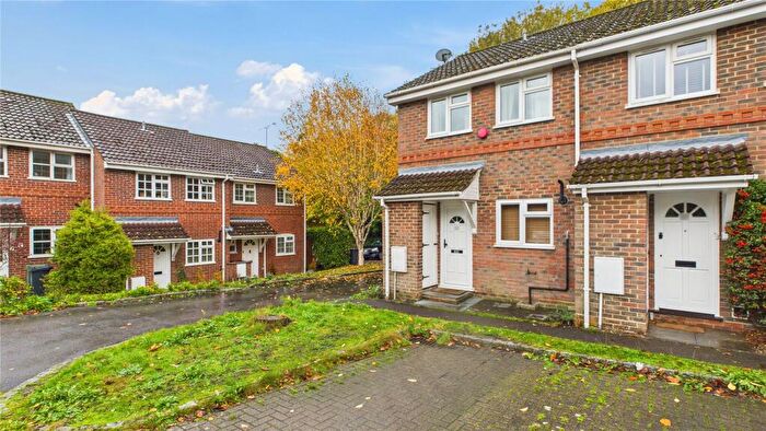 2 Bedroom End Of Terrace House For Sale In Barnett Lane, Lightwater, Surrey, GU18