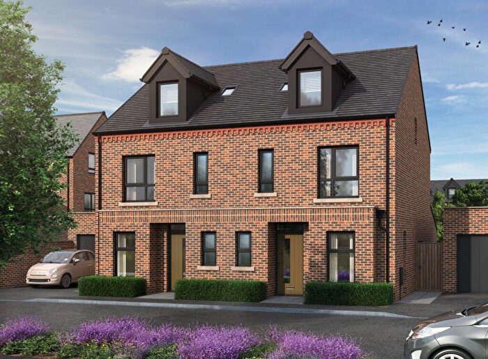 3 Bedroom Semi Detached House For Sale In Brook House Place, Barton Rd - Urmston (The Boothstown), M41