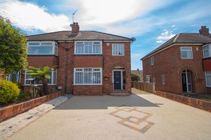 3 Bedroom Semi-Detached House For Sale In Middlefield Road, Bessacarr, Doncaster, DN4
