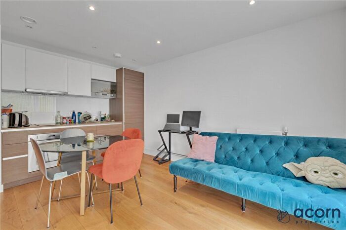 1 Bedroom Apartment For Sale In Grove Park, Kingsbury, London, NW9