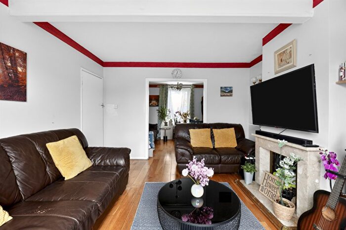 3 Bedroom End Terrace House For Sale In Bishopsford Road, Morden, SM4
