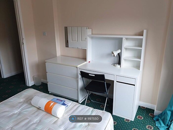 5 Bedroom Semi-Detached House To Rent In St. Johns Road, Guildford, GU2