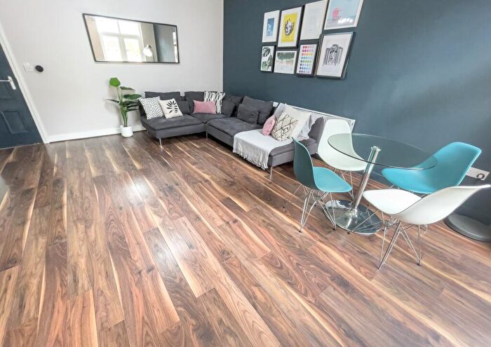 6 Bedroom Terraced House To Rent In Esher Road, L6