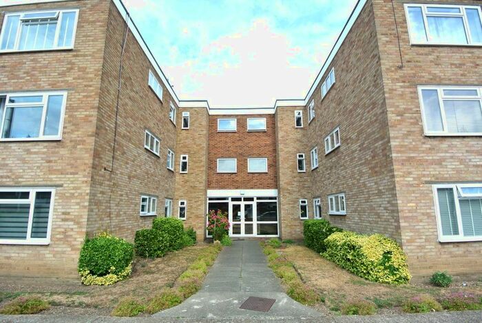 1 Bedroom Flat For Sale In Feltham Hill Road, Ashford, TW15