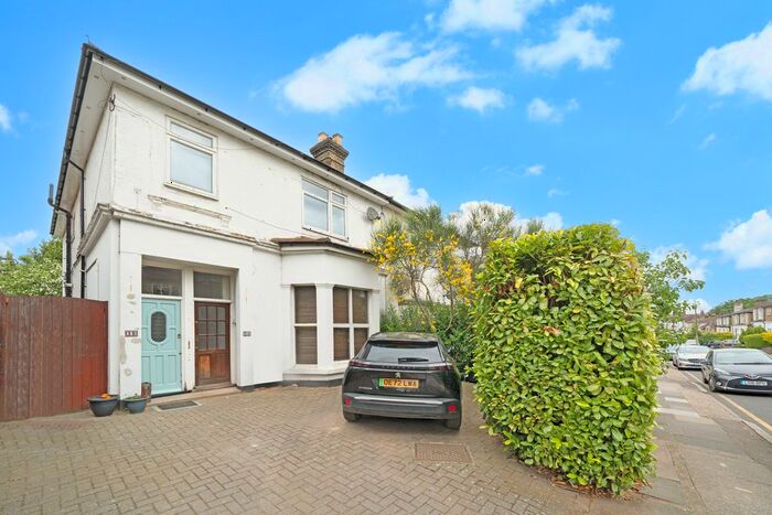 3 Bedroom Flat To Rent In Lichfield Grove, London, N3