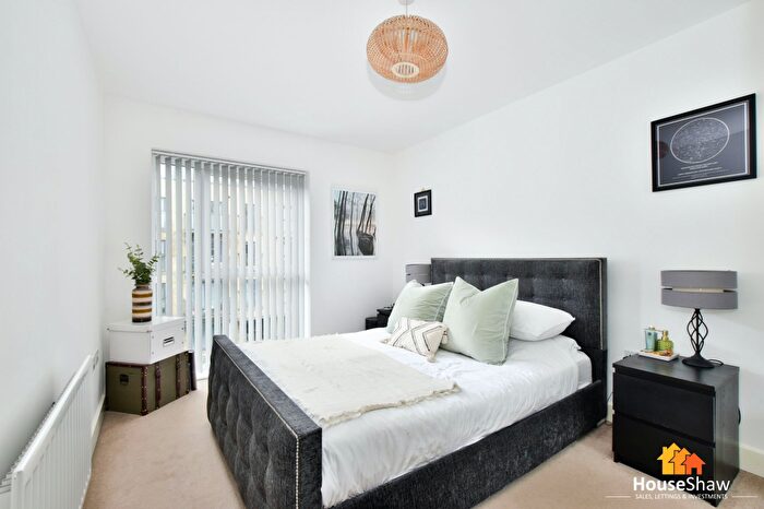 2 Bedroom Flat For Sale In Croxley Road, Nash Mills Wharf, HP3