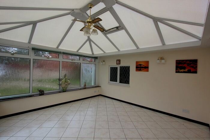 3 Bedroom Semi-Detached House To Rent In Compton Close, Reading, RG6