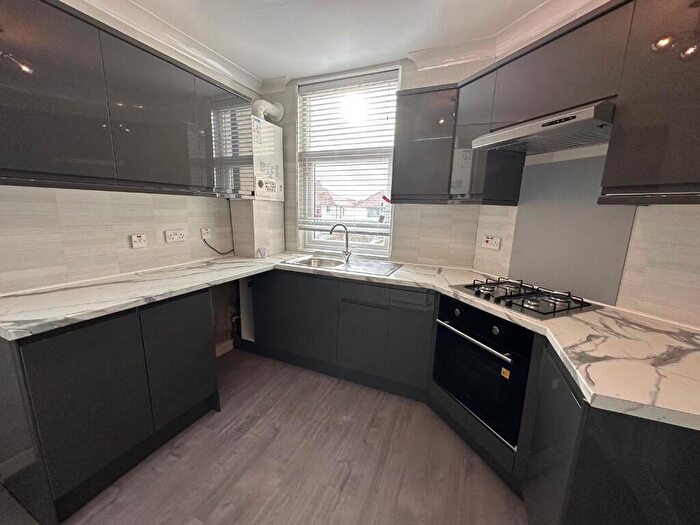 2 Bedroom Flat To Rent In Arundel Avenue, FY2