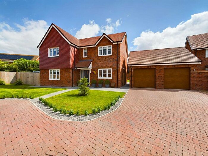 4 Bedroom Detached House For Sale In Blessbury Close, Stoke Mandeville, HP22
