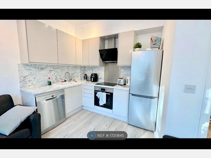 2 Bedroom Flat To Rent In Stowe Road, London, W12