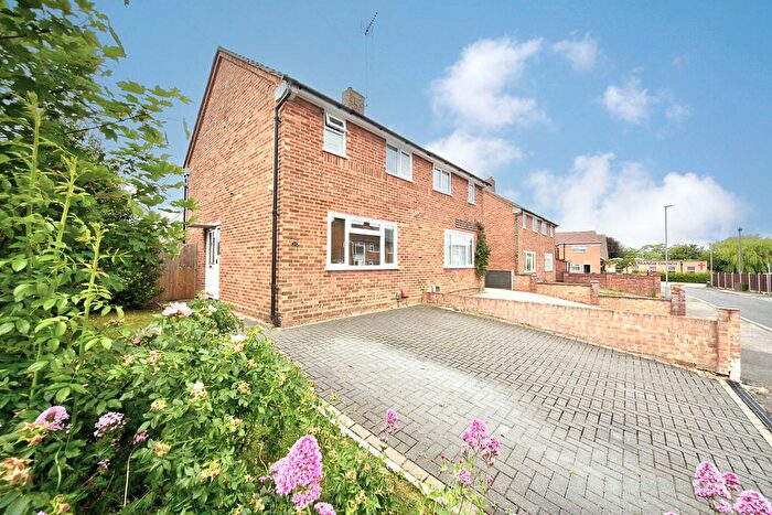 2 Bedroom Semi Detached House To Rent In Summers Road, Luton, LU2