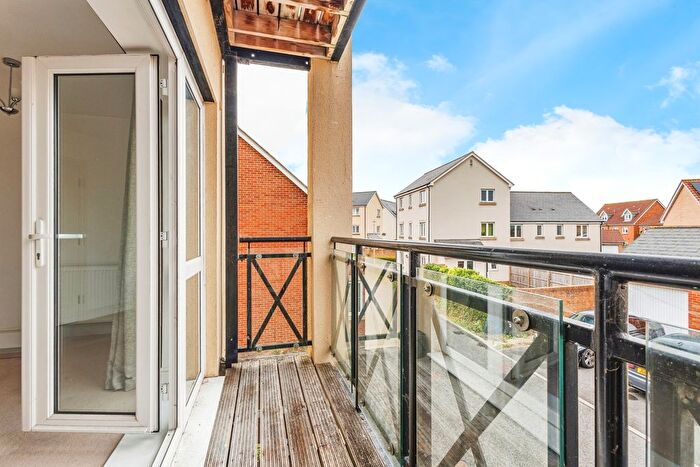 2 Bedroom Flat For Sale In Wagtail Crescent, Portishead, Bristol, Somerset, BS20