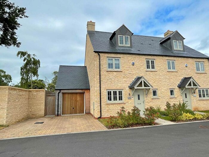 3 Bedroom Semi-Detached House To Rent In Swailbrook Place, Kingham, OX7