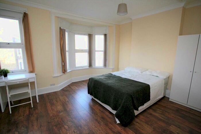 5 Bedroom Property To Rent In Mossford Street, Bow, London, E3