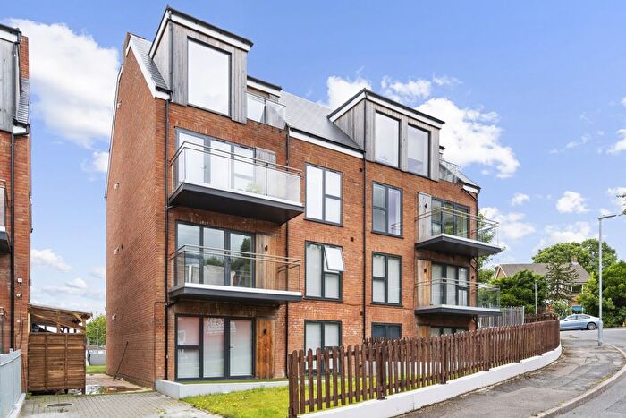 2 Bedroom Flat To Rent In Claybury, Bushey, WD23