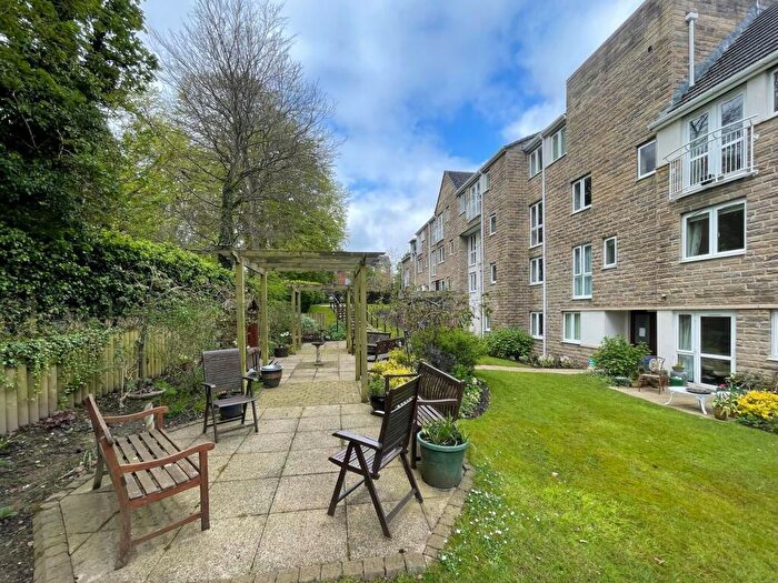1 Bedroom Flat For Sale In St. Stephens Fold, Huddersfield, HD3