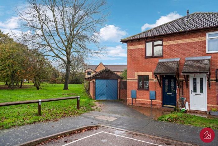 2 Bedroom Semi Detached House For Sale In Holm Way, Bicester, OX26