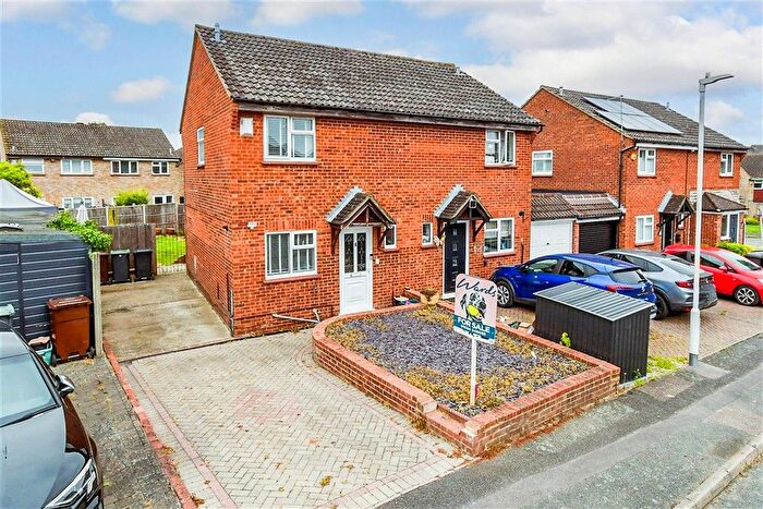 3 Bedroom Semi-detached House For Sale In Midsummer Road, Snodland, Kent, ME6