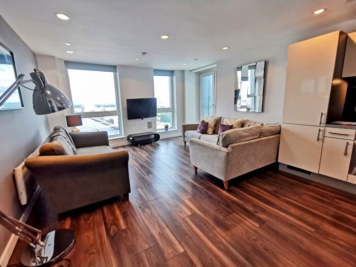 3 Bedroom Flat For Sale In The Heart, Media City, M50