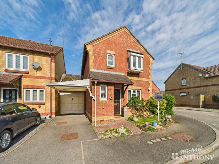 3 Bedroom Link Detached House For Sale In The Chilterns, Leighton Buzzard, LU7