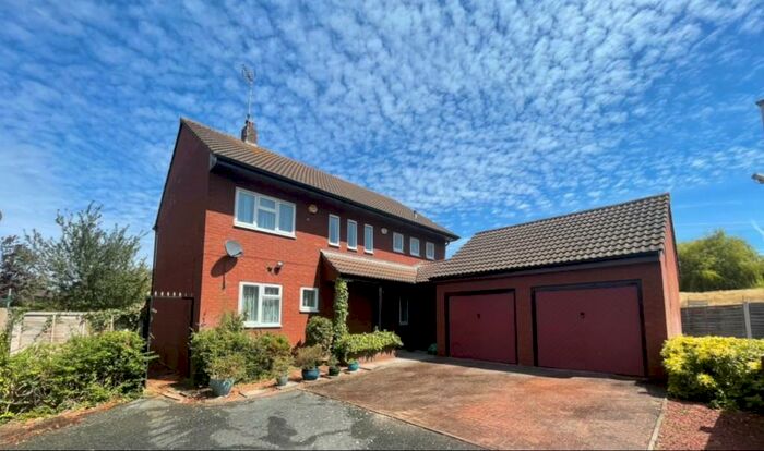 4 Bedroom Mews To Rent In , Woodford Green, IG8