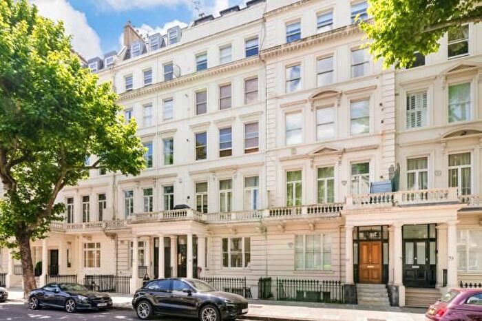 2 Bedroom Flat To Rent In Queens Gate, South Kensington, London, SW7