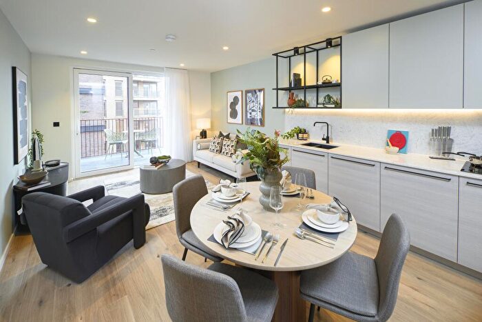 1 Bedroom Apartment For Sale In Heron Wharf, Leven Road, London, E14