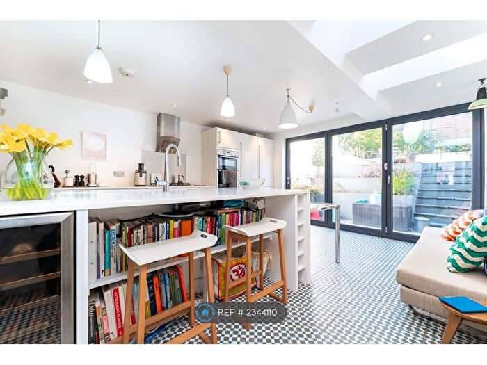 3 Bedroom Terraced House To Rent In Warleigh Road, Brighton, BN1