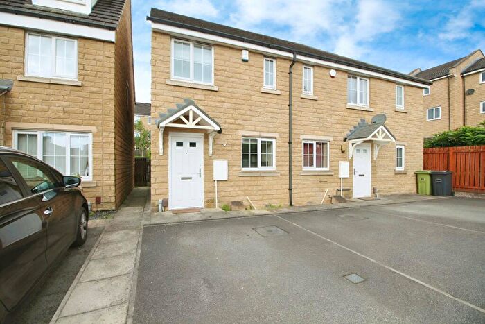 2 Bedroom Semi-Detached House To Rent In Wheathouse Grove, Huddersfield, West Yorkshire, HD2