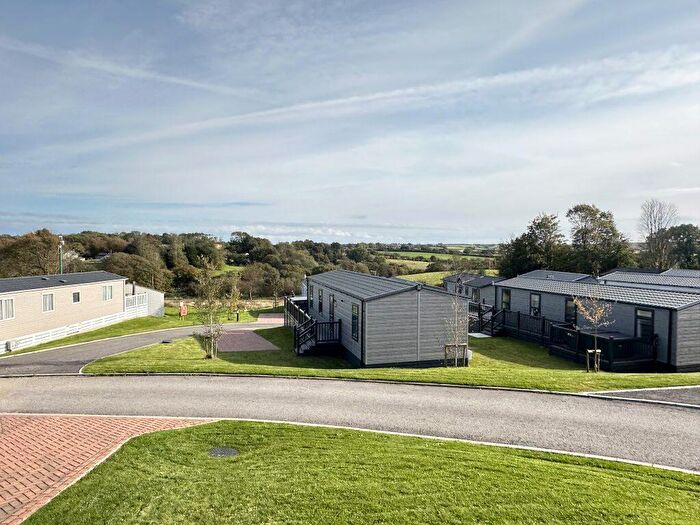 3 Bedroom Park Home For Sale In Meadow Lakes Holiday Park, PL26