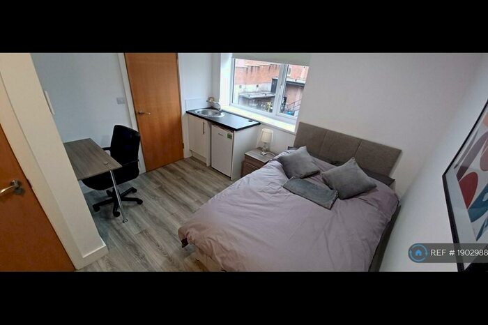 Studio To Rent In The Midway, Newcastle-Under-Lyme, ST5