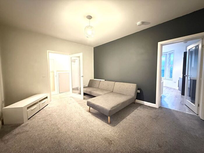 2 Bedroom Flat To Rent In Victoria Street, Dunfermline, Fife, KY12