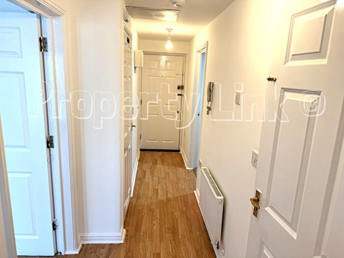1 Bedroom Flat To Rent In Blackthorn Road, Ilford, IG1