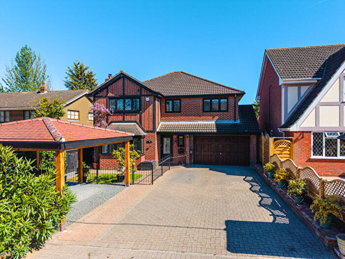 4 Bedroom Detached House For Sale In Eastwood Rise, Leigh-on-sea, SS9