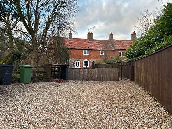 2 Bedroom Cottage For Sale In Back Lane, King's Lynn, PE32