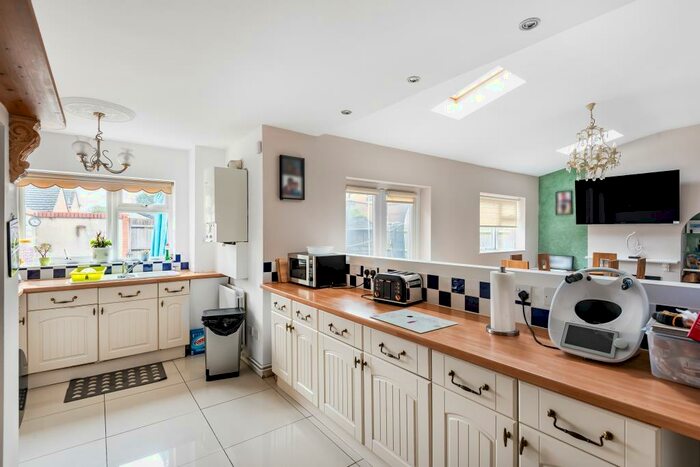 4 Bedroom Terraced House To Rent In Thatcham, Berkshire, RG19