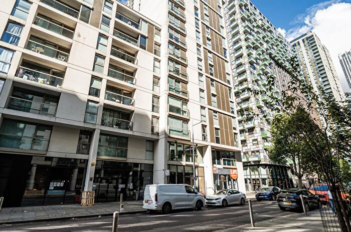 2 Bedroom Flat For Sale In Millharbour, South Quay, E14