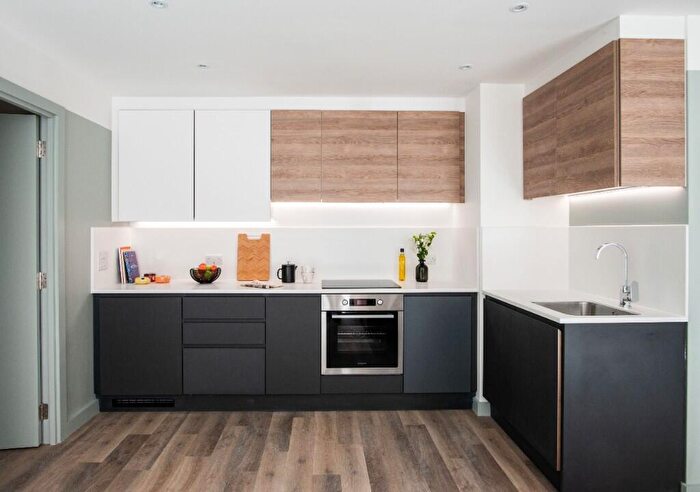 2 Bedroom Flat To Rent In Dingwall Road, Croydon, London, CR0